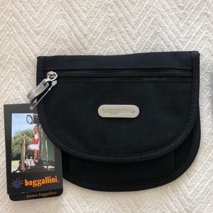 Small Baggallini - “Teenee” Black